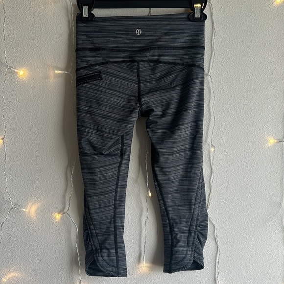 Lululemon 3/4 Cropped Legging​​​​​​​​ - Picture 2 of 5